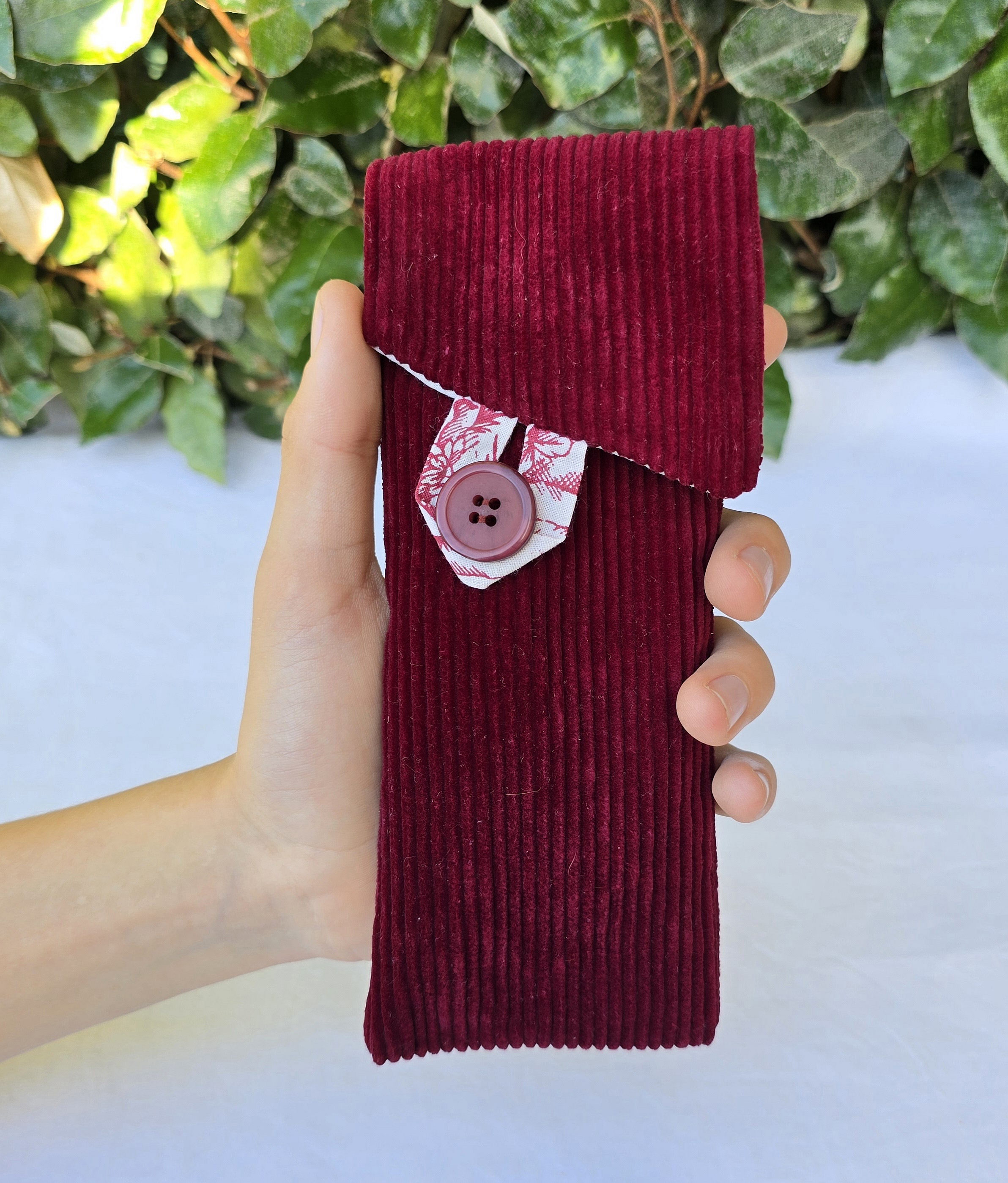 &Eacute;tui souple &agrave; lunettes ,en velours c&ocirc;tel&eacute; , doubl&eacute; de tissu coton imprim&eacute;. &Eacute;co-con&ccedil;u.