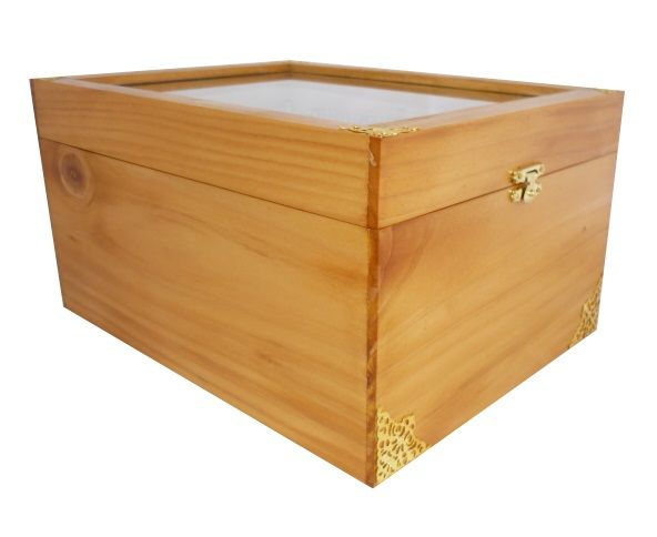 Caja de madera con tapa de cristal. Modelo : corazón de miel.