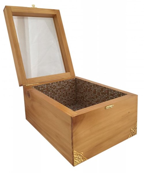 Caja de madera con tapa de cristal. Modelo : coraz&oacute;n de miel.