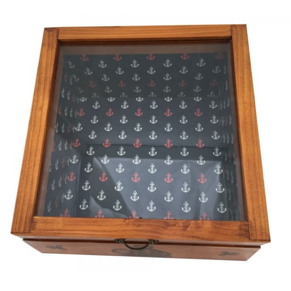 Caja de madera inclinada y su tapa de cristal. Modelo: ancla marina.