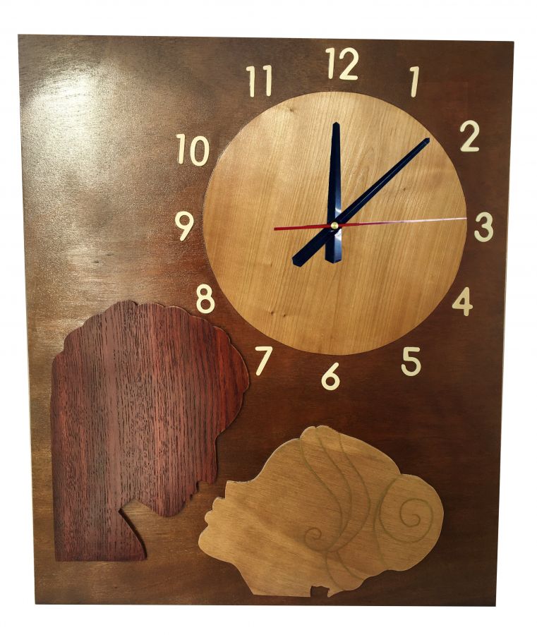 Reloj gigante de madera "El beso