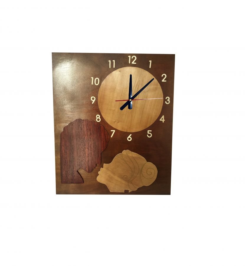 Reloj gigante de madera "El beso