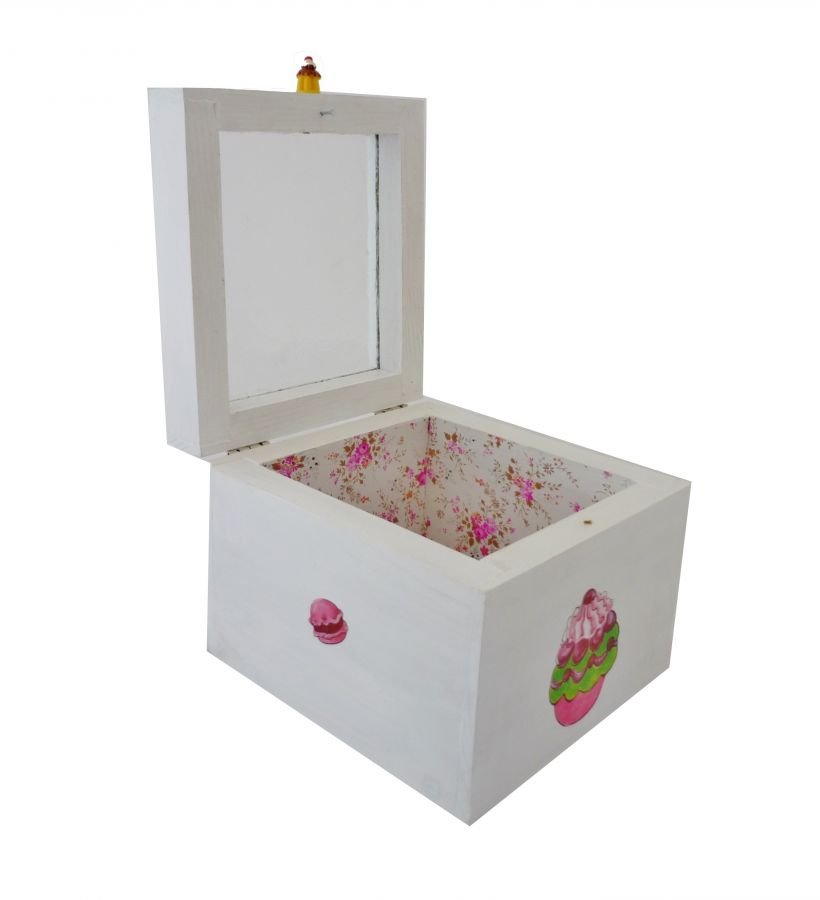 Pequeña caja de madera maciza con decoración de cupcakes blancos