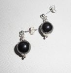 Pendientes de hematites de 10 mm en plata de ley 925