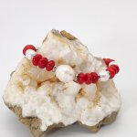 Pulsera de perlas cultivadas y gorgonias rojas