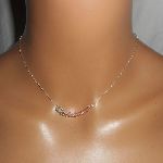 Collar gargantilla de plata 925 con ala pequeña y cuentas de cristal rosa