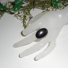 Anillo con cabujón de hematites