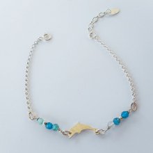 Pulsera de pequeñas piedras de ágata azul con delfín en cadena de plata 925