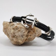 Pulsera de cuero de varias vueltas para hombre con ancla de metal plateado