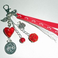 Bolso/llavero corazón de cristal rojo con encaje y cintas