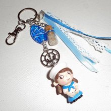 Llavero/joya de bolso cuenta de cristal azul y marinero pequeño con cintas 