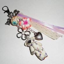 Llavero/joya para bolso con cuentas de flores multicolores y cintas