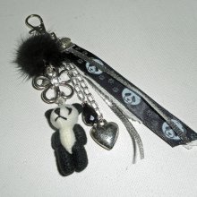 Llavero/joya para bolso con pompón de visón negro y cintas