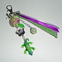 Llavero/joya de bolso de geco de cristal con cuentas de flores de arcilla y cintas