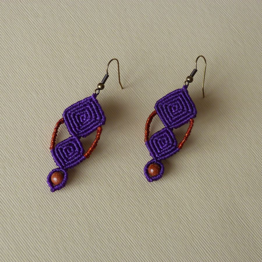 Pendientes de micro macramé, morados