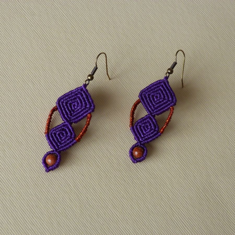 Pendientes de micro macramé, morados