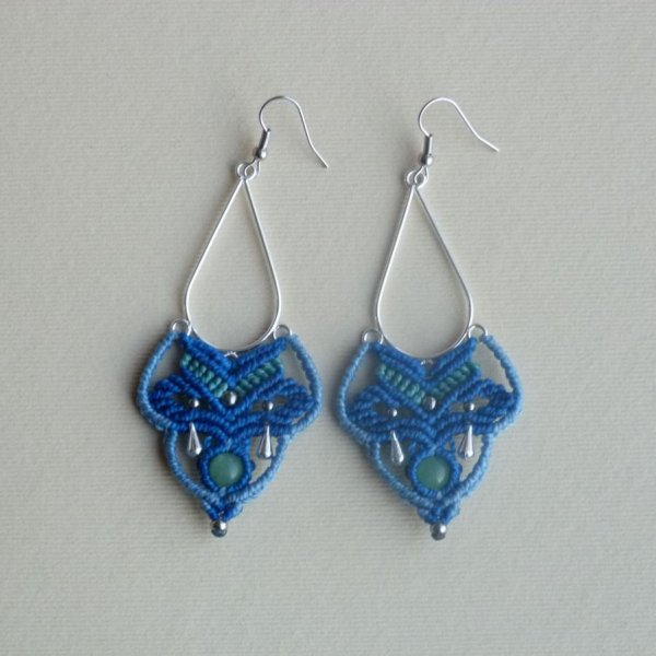 Pendientes en micromacram&eacute; azul/azul celeste/verde turquesa