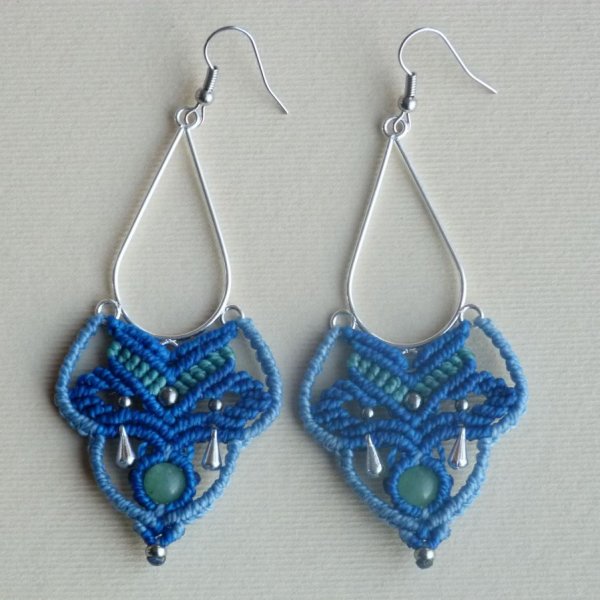 Pendientes en micromacram&eacute; azul/azul celeste/verde turquesa