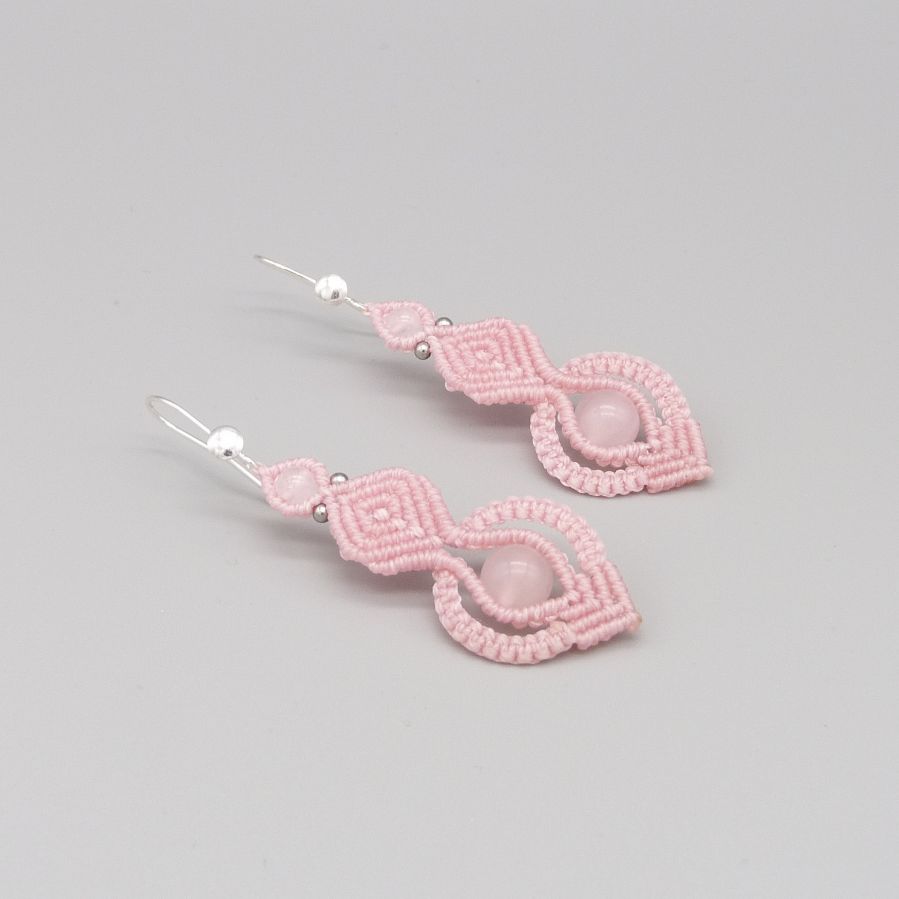 Pendientes de micromacramé rosa claro