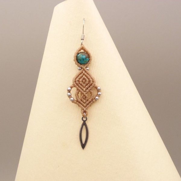 Pendientes de micromacram&eacute; beige claro