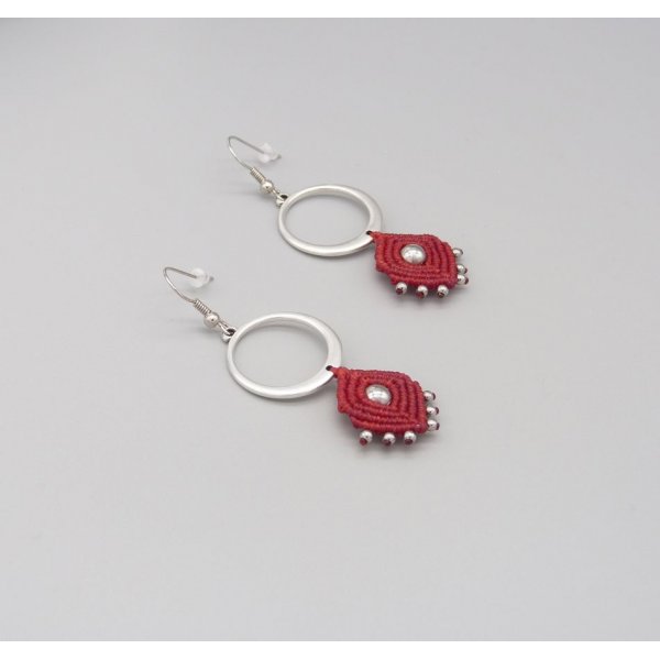 Pendientes rojos de micromacram&eacute;  