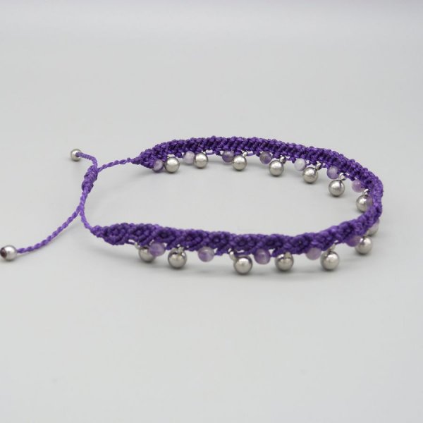 Tobillera de micromacram&eacute; morado