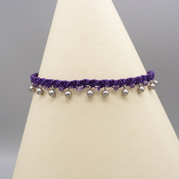 Tobillera de micromacram&eacute; morado