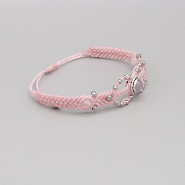 Pulsera de micromacram&eacute; rosa con una piedra de cuarzo rosa