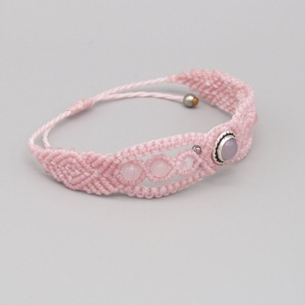 Pulsera de micromacram&eacute; rosa con una piedra de cuarzo rosa
