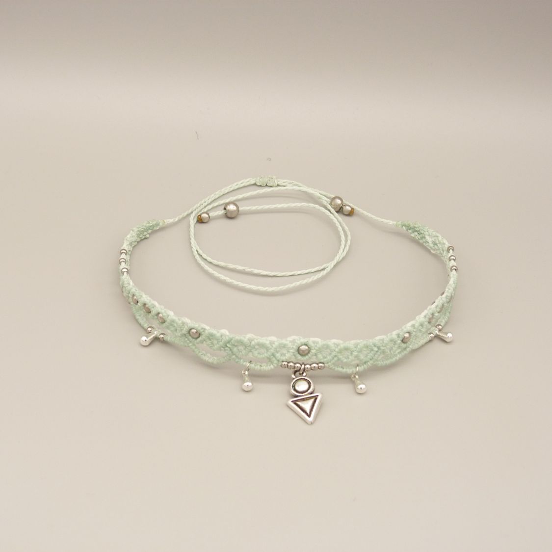 Collar gargantilla micro macramé verde menta agua