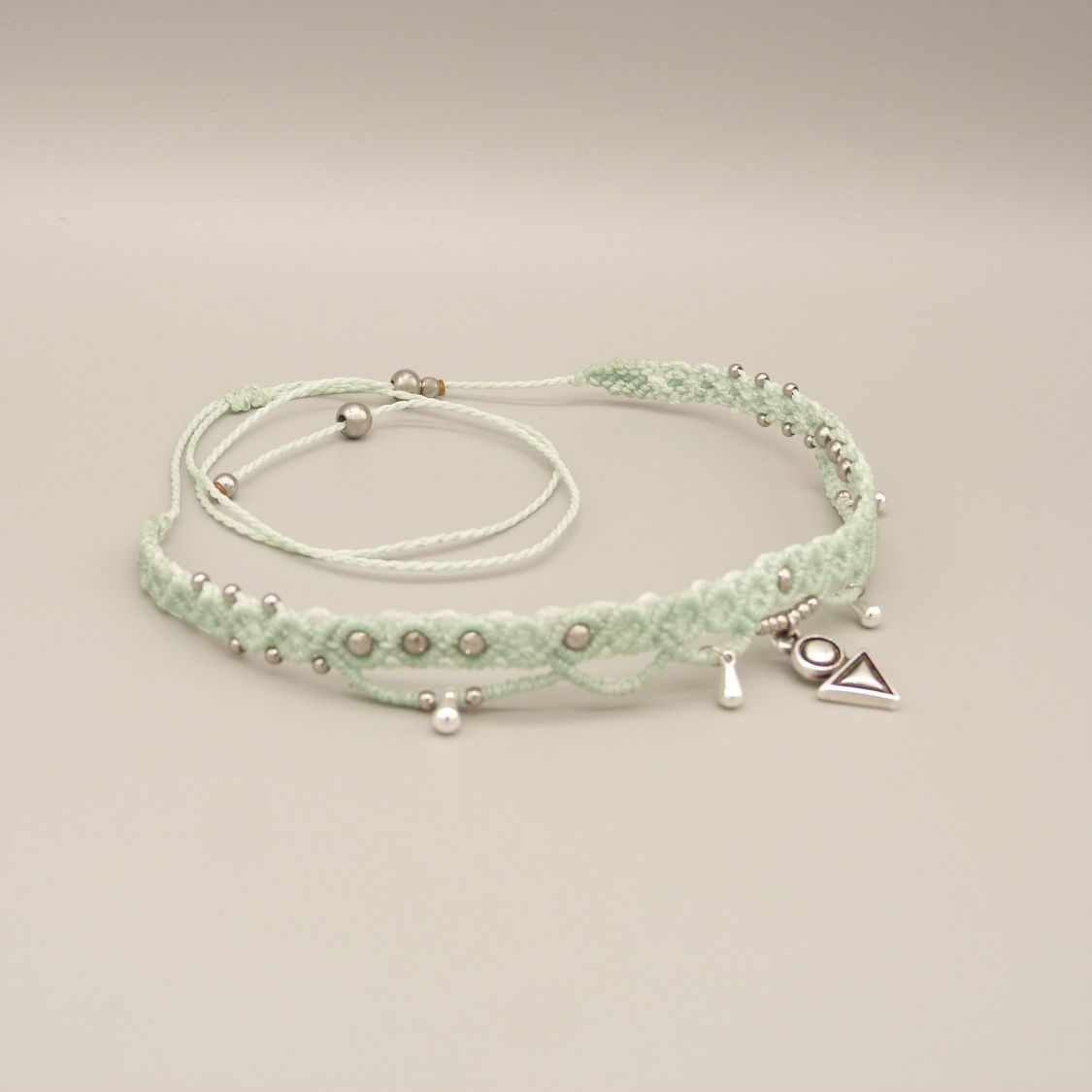 Collar gargantilla micro macramé verde menta agua