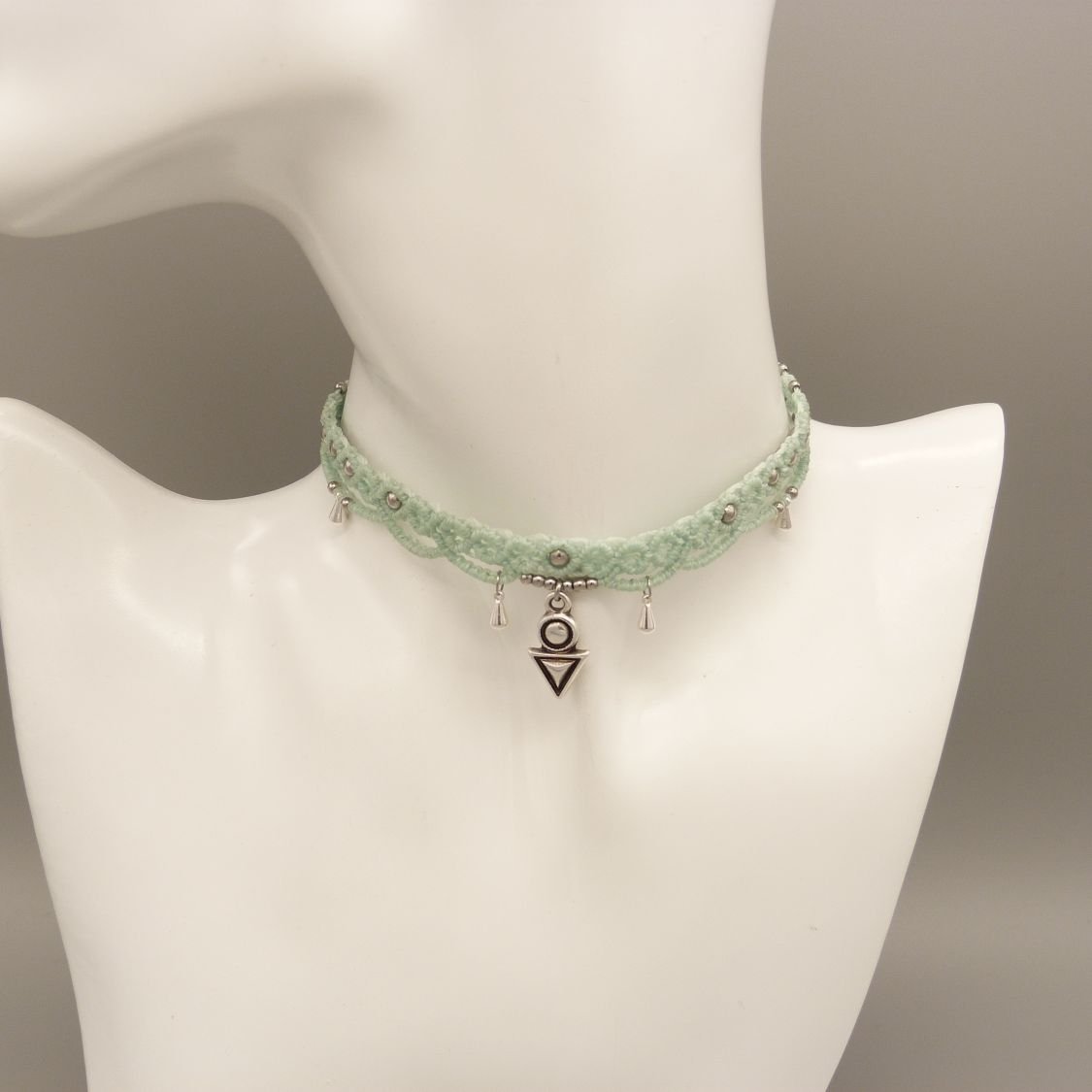 Collar gargantilla micro macramé verde menta agua