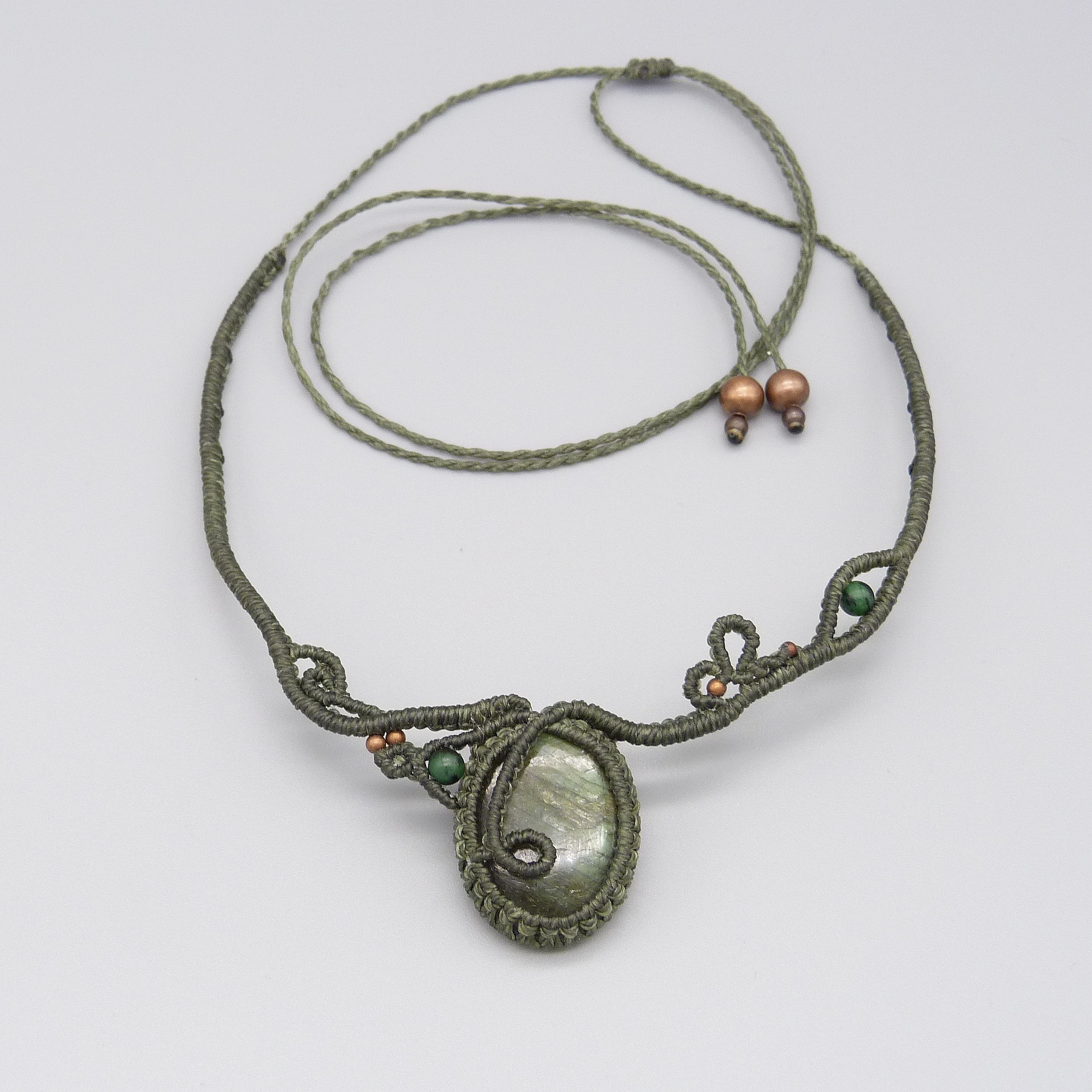 Commande personnalis&eacute;e sur demande  : collier avec une labradorite