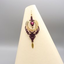 Boucles d'oreilles prune en micro-macramé avec oeil de tigre teinté