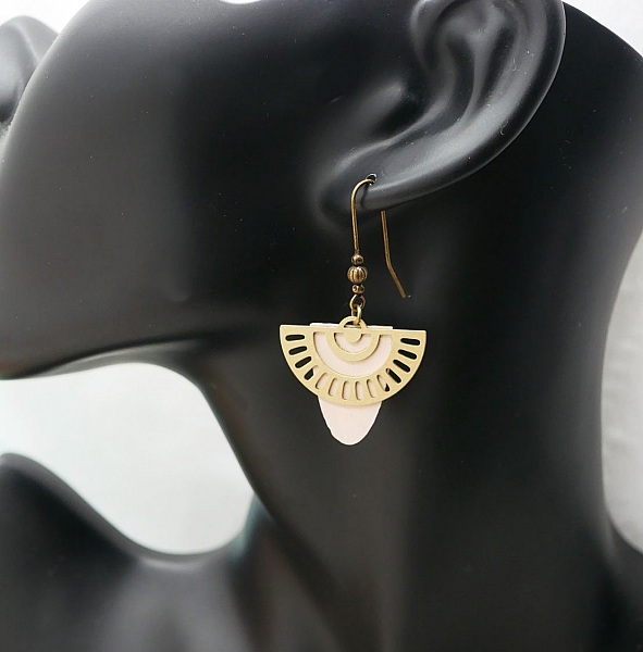 Boucles d'oreilles bois p&ecirc;che et arc-en-ciel laiton 