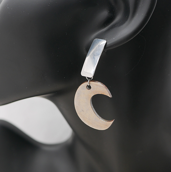 Pendientes de madera patinada ba&ntilde;ados en plata 