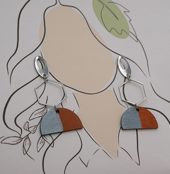 Pendientes geom&eacute;tricos grises y marrones