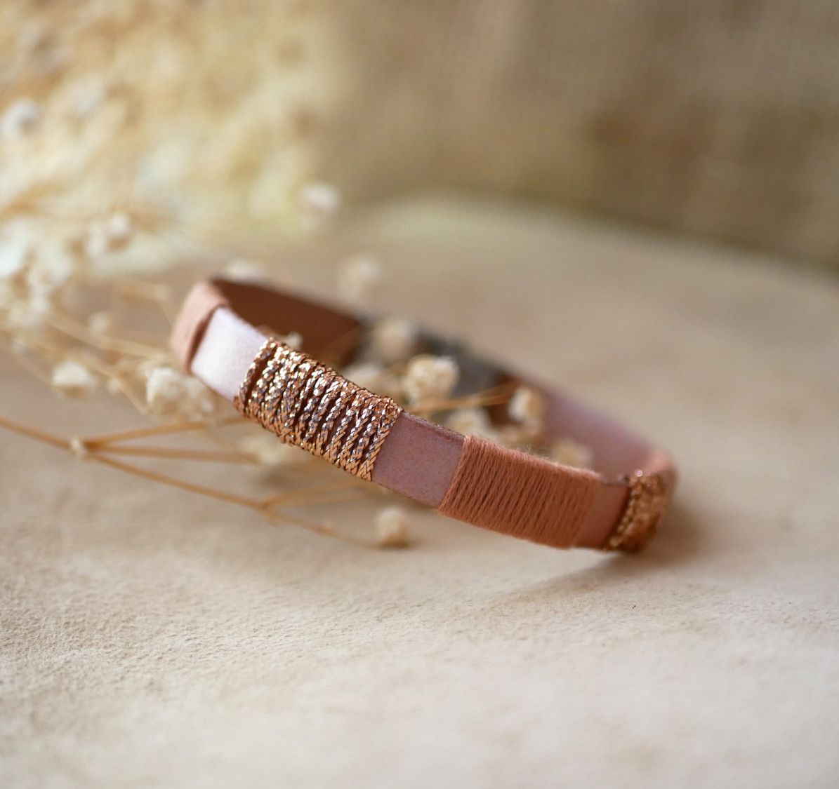 Bracelet en cuir femme rose poudré et tissé