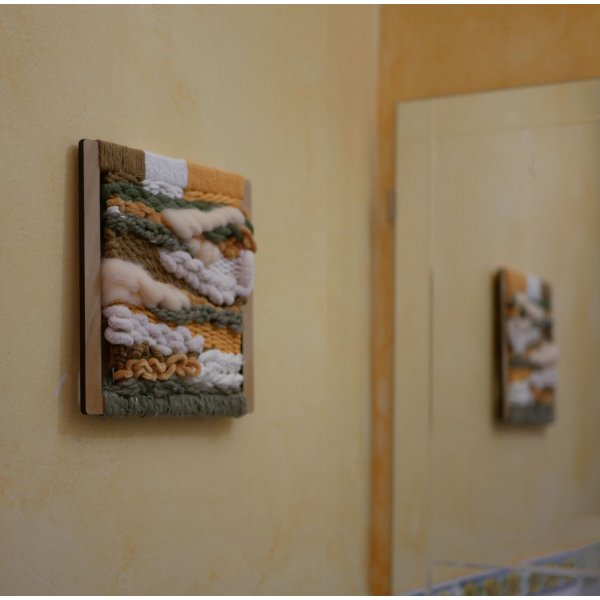 Cadre en bois au tissage de laines et cordes couleurs d'automne