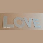 Letra decorativa de zinc LOVE 20 cm