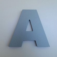 Letrero de la tienda ARIAL NEGRO