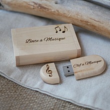 Memoria USB de 128 GB 3.0 en estuche personalizado de madera clara de arce
