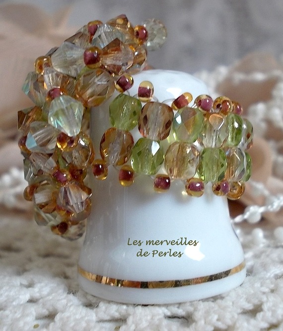 Anillo veronés con facetas, peonzas y lanzadera de cristal Swarovski