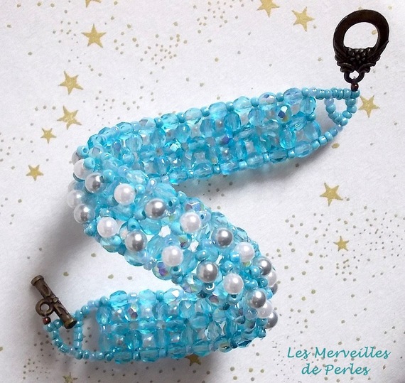 Pulsera de cuentas celestiales con facetas y cuentas de cristal nacarado