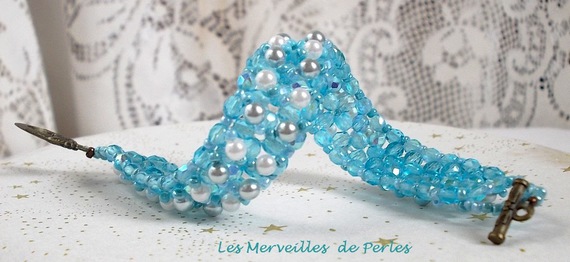 Pulsera de cuentas celestiales con facetas y cuentas de cristal nacarado