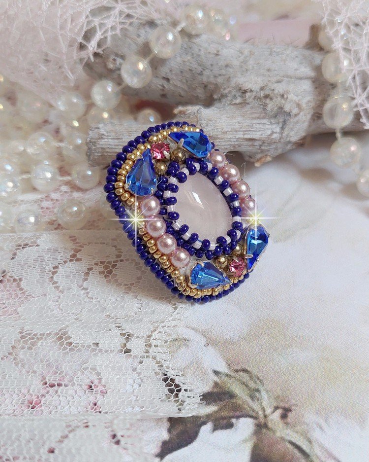 Anillo Amazon Gabrielle bordado con cuarzo y cristales de Swarovski