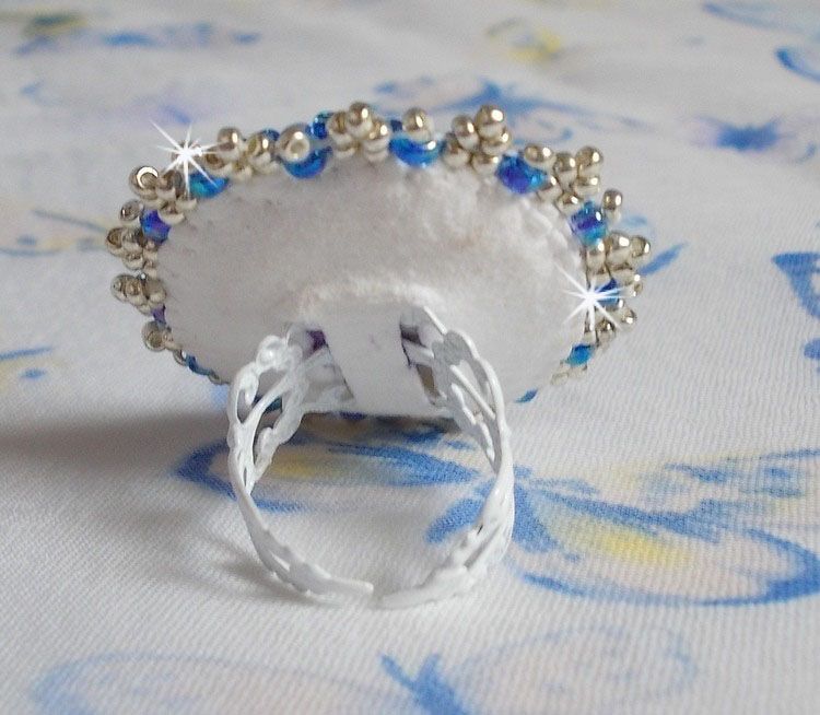 Anillo Azur bordado con cristales de Swarovski y perlas