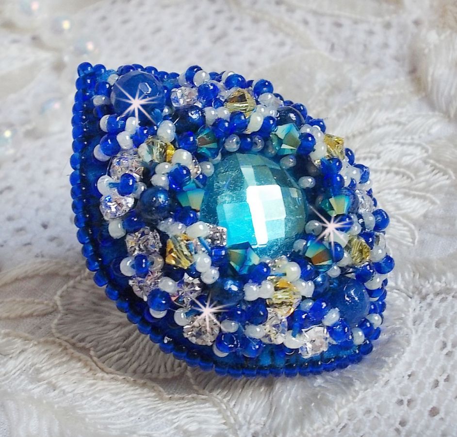 Anillo Blue Palace, un diseño auténtico con cuentas de rocalla azules y cristales de Swarovski