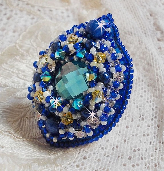 Anillo Blue Palace, un dise&ntilde;o aut&eacute;ntico con cuentas de rocalla azules y cristales de Swarovski
