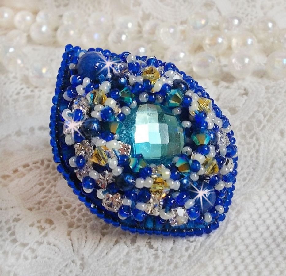 Anillo Blue Palace, un diseño auténtico con cuentas de rocalla azules y cristales de Swarovski